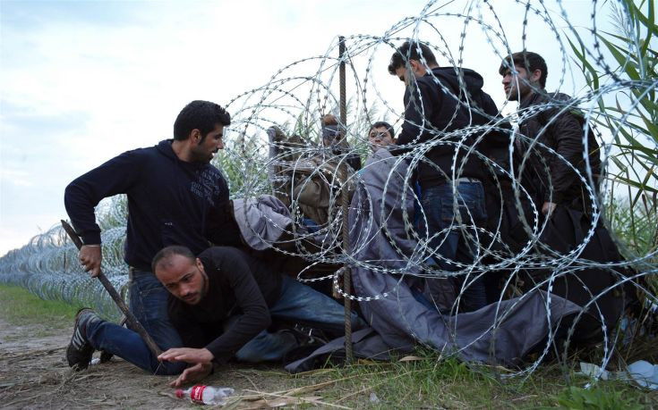 Η Ουγγαρία θα στέλνει τους μετανάστες στη φυλακή